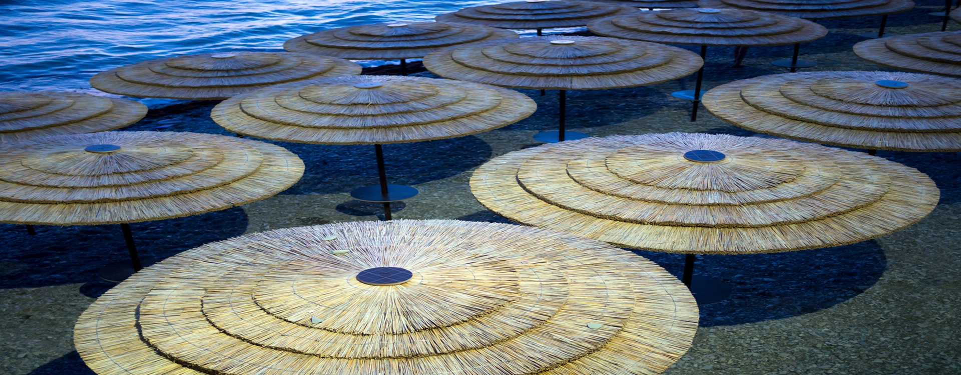 Benzoxazinone UV emici