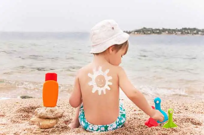 Titanyum dioksit ve silika ve trieoksicaprylsilane