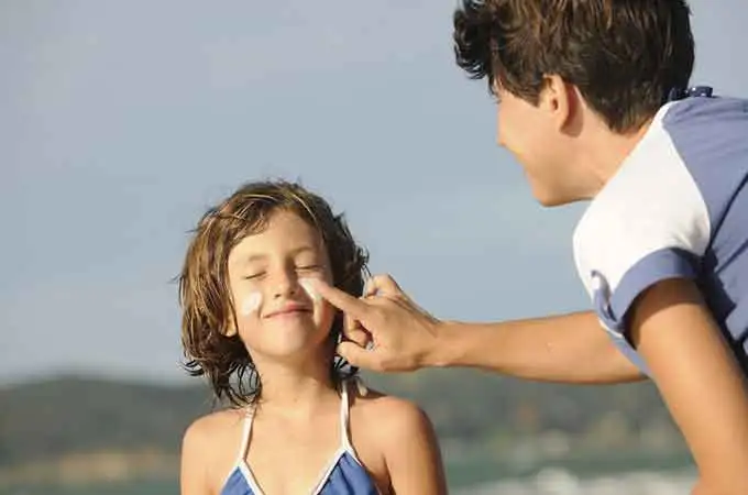 Titanyum dioksit ve Alumina ve triethoksicaprylsilane