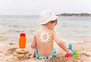 Titanyum dioksit ve silika ve trieoksicaprylsilane