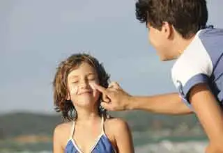 Titanyum dioksit ve Alumina ve triethoksicaprylsilane